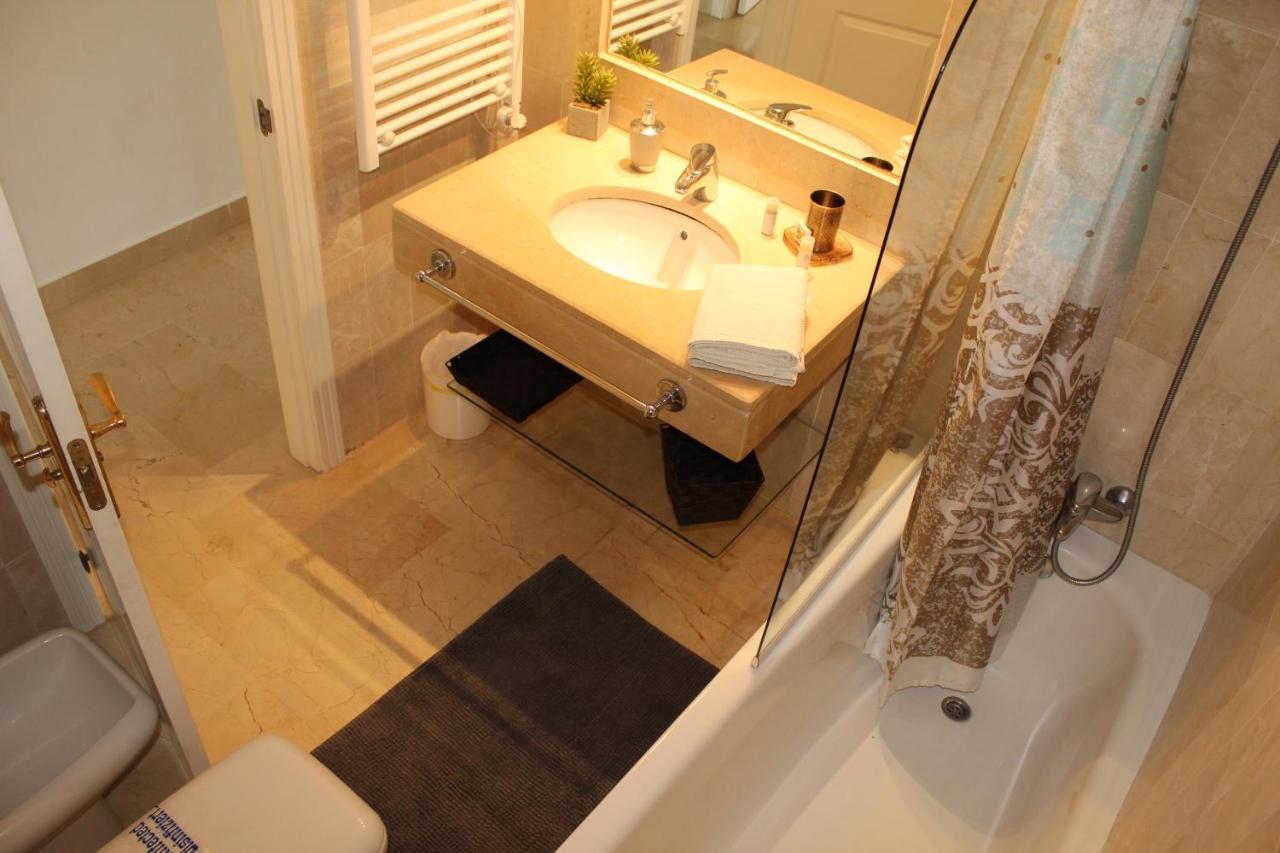 Apartment In El Presidente Beach Side New Golden Mile Estepona Extérieur photo