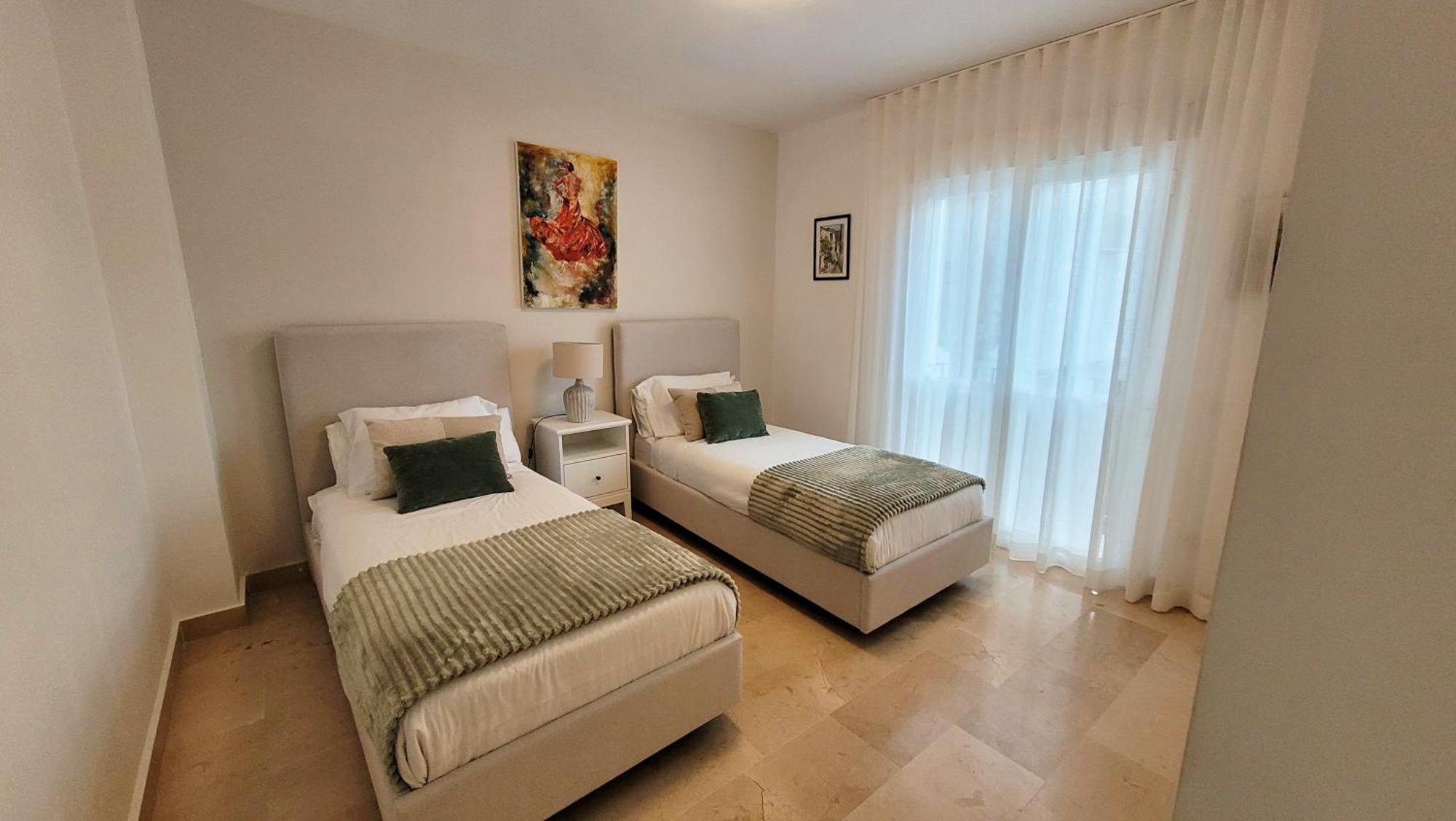 Apartment In El Presidente Beach Side New Golden Mile Estepona Extérieur photo