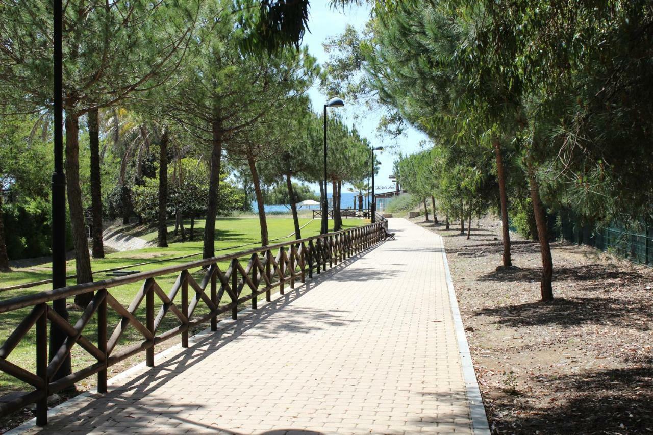Apartment In El Presidente Beach Side New Golden Mile Estepona Extérieur photo