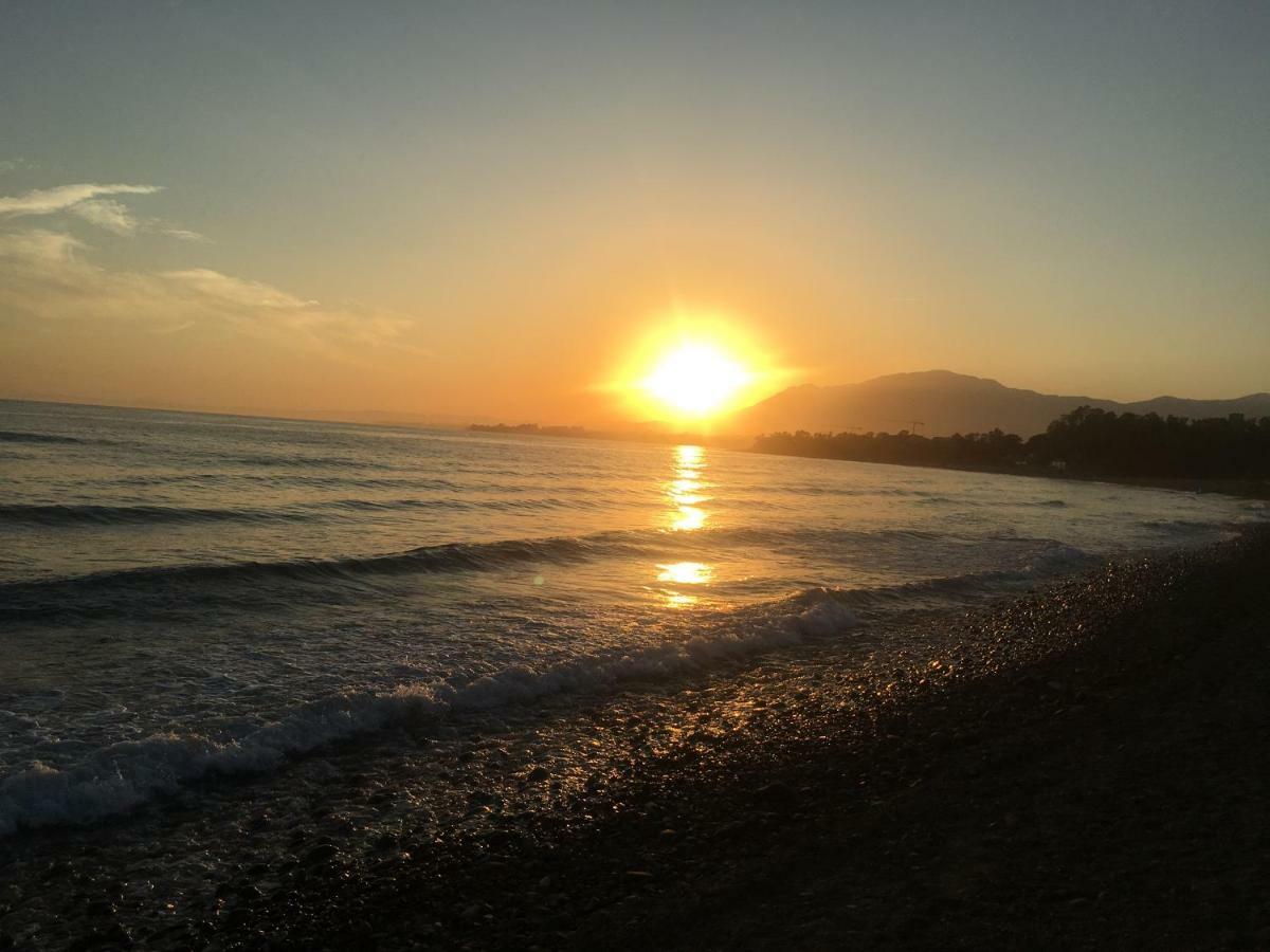 Apartment In El Presidente Beach Side New Golden Mile Estepona Extérieur photo